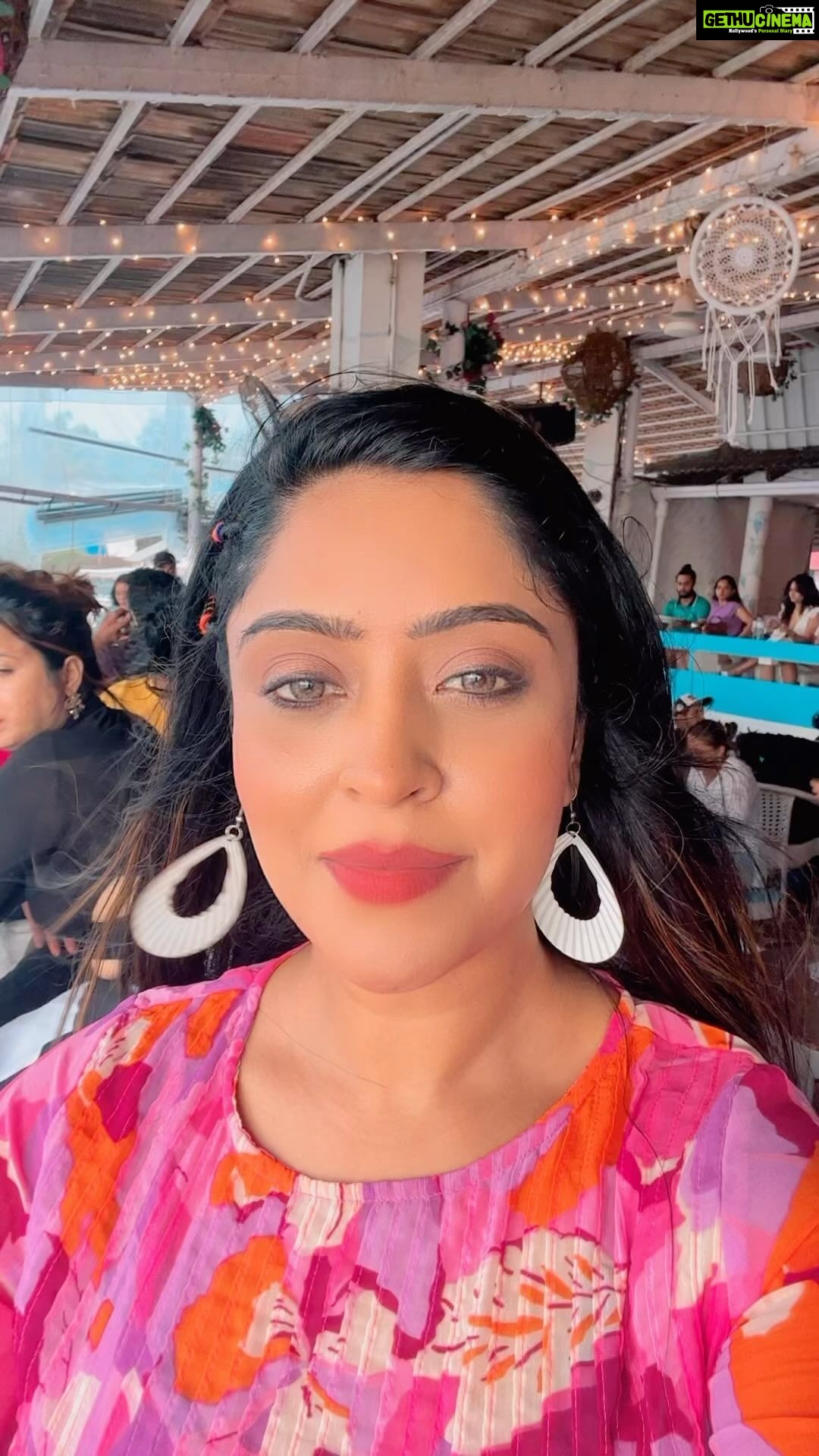 Shubhi Sharma Instagram - Good evening friends #fun #time #goa Purple Martini at Sunset Point, Goa