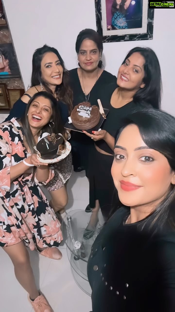 Shubhi Sharma Instagram - Happy birthday to you my dearest beautiful friend @anjana_singh_ 🎉🎉🎉🎉🎉🎉🎉🎉🎂🎂🎂🎂🎂🎂🎂🎂🎂🎂🎂🎂