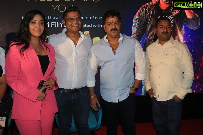 Shubhi Sharma Instagram - @saregamahumbhojpuri @singhpawan999 ji @raaghavnayyar ji @badrijha ji @yours_k_k_goswami ji