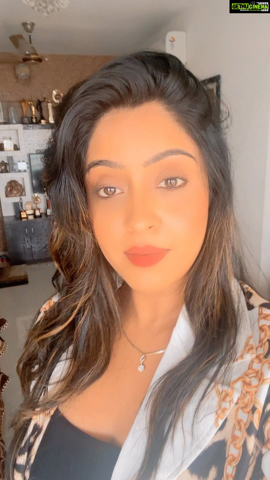 Shubhi Sharma Instagram - Superb song @singhpawan999 #bhojpuri #réel