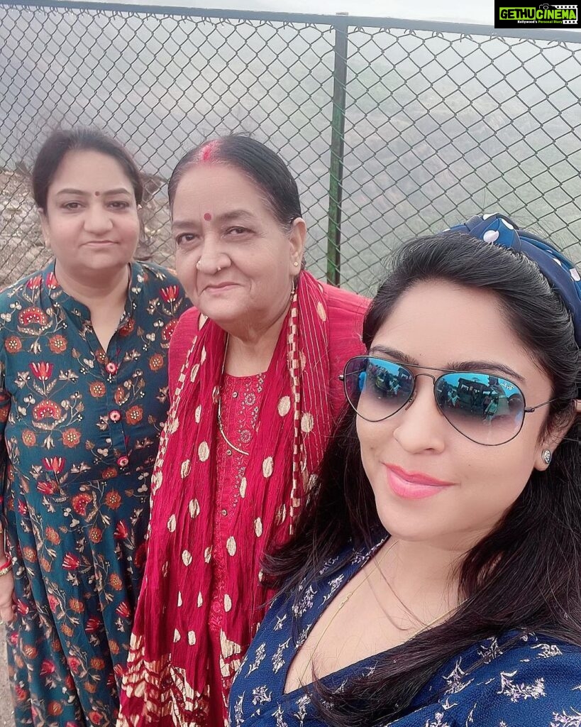 Shubhi Sharma Instagram - Happy birthday to you mummy @rameshwari_sharma1 Mom—I love you today, tomorrow, and every day after. Here's to I'm pretty lucky to have a mom who's also my best friend 🎂🎂🎂🎂🎂🎂🎉🎉🎉🎉🎉🎉🎉