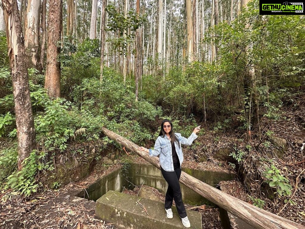 Shubhi Sharma Instagram - Finding my path amidst the wilderness 🌿🌈 Stepping onto this wooden bridge feels like entering a secret realm where adventure awaits at every turn. #AdventureAwaits #HiddenGem #NatureTrail