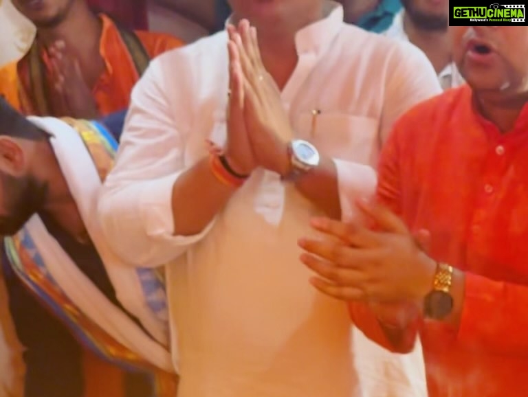 Shubhi Sharma Instagram - माँ सिद्धेश्वरी के दरबार में🙏🏻 लभुआनी स्थित माँ सिद्धेश्वरी शक्तिपीठ के दर्शन व पूजन का सौभाग्य प्राप्त हुआ। साथ हीं इस दौरान सुप्रसिद्ध भोजपुरी गायक Rakesh Mishra जी के नए म्यूजिक एल्बम 'लभुआनी के महारानी' को भी लॉन्च किया। इस शुभ अवसर पर हमारे साथ बिहार सरकार के भवन निर्माण मंत्री Dr. Ashok Choudhary @ashokchoudhaary माँ सिद्धेश्वरी चैरिटेबल संस्था के अध्यक्ष श्री सत्यप्रकाश सिंह जी, पूर्व विधायक श्री प्रभुनाथ राम जी, जद(यू) प्रदेश महासचिव भाई रंजीत कुमार झा, श्री गजेंद्र सिंह जी, सहित अनेक गणमान्यजन भी साथ मौजूद रहे। @rakeshmishra_official