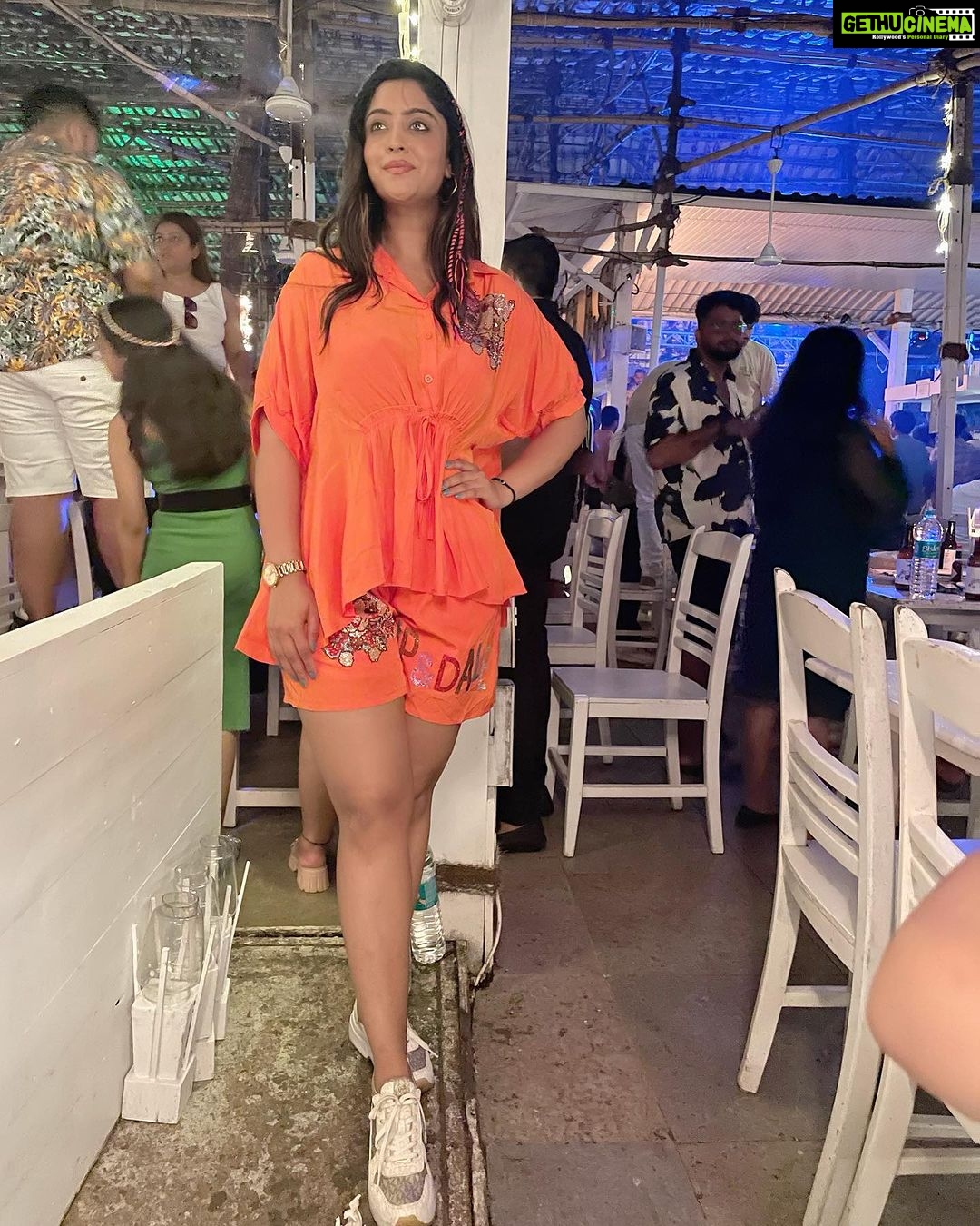 Shubhi Sharma Instagram - Hi friends #happy #life #cool #girl