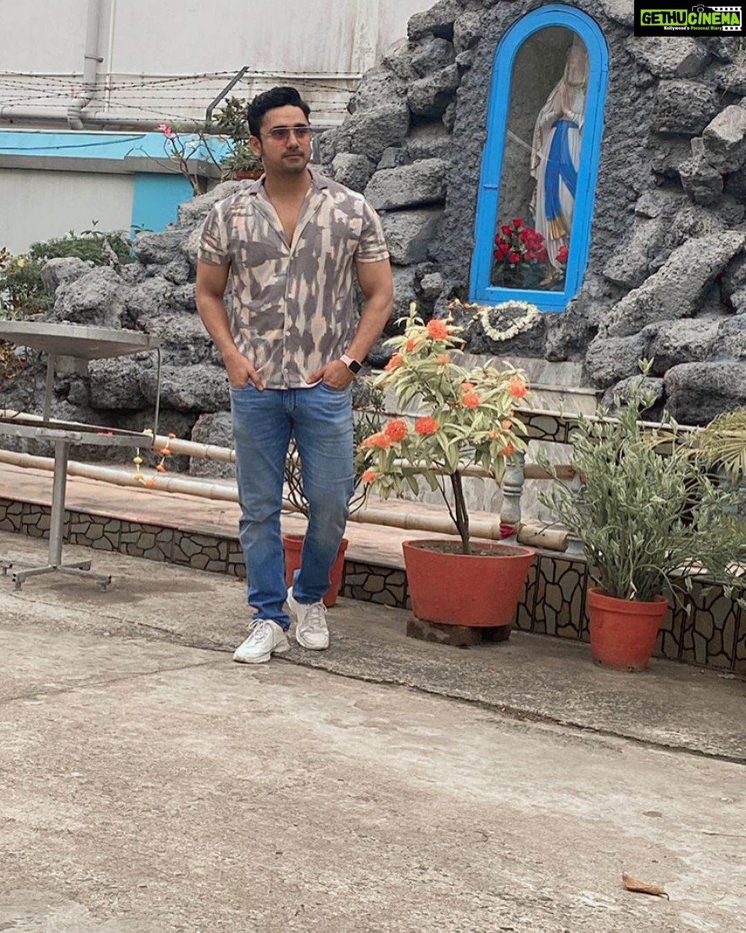 Shweta Bhattacharya Instagram - Get well soon my champ…you are a brave boy…Amar Biswas Tumi sustho hoye uthbe khub taratari…Tumi valo tai tomar sathey kono kharap hotei pare na…sudhu koyekta diner opekhkha…Love you babai.I am always with you😍