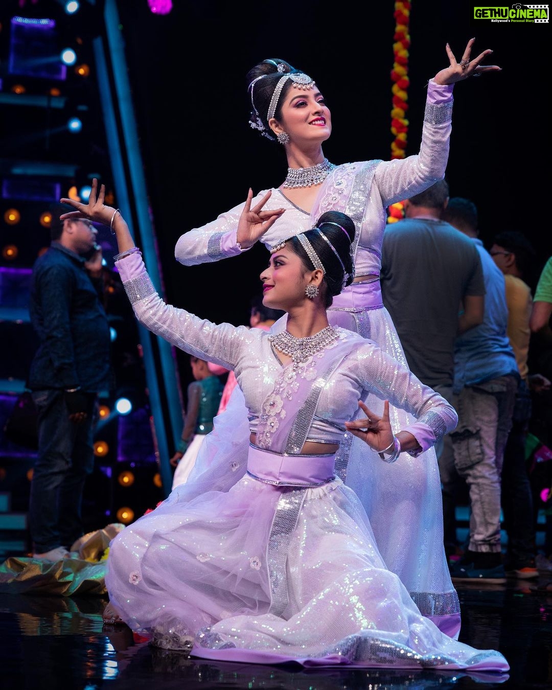 Shweta Bhattacharya Instagram - Kemon laglo kalker performance ? #dance #mypassion #mylove #instagram #instagood #instadaily