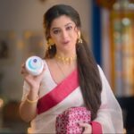 Shweta Bhattacharya Instagram – এই পুজোতে dull আর dry ত্বক থেকে বাঁচতে আজ থেকেই ব্যবহার শুরু করুন Nivea Soft Light moisturizer. আপনার স্কিন হয়ে উঠুক সতেজ আর উজ্জ্বল। 

#NIVEA #NIVEAIndia #NIVEAForYou #NIVEACares #NIVEASoft #NIVEASoftMoisturiser #MoisturisedSkin #SkincareEssentials #SkincareRoutine