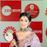 Shweta Bhattacharya Instagram – “স্পেশাল চয়েস অ্যাওয়ার্ড”.!!
Zee বাংলা সোনার সংসার অ্যাওয়ার্ড 2023.

We are delighted to celebrate our Awards winners, who deserve this moment of recognition and love.
Congratulations !

#SohagJol
#SonarSansar2023Winners
#SonarSansar2023
#ZeeBangla
#SonarSansar