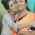 Shweta Bhattacharya Instagram - আমার আদরের মা ভালোবাসি তোমাদের 🥰❤️ #maa #loveyou #mylife #instagram #instagood #instadaily