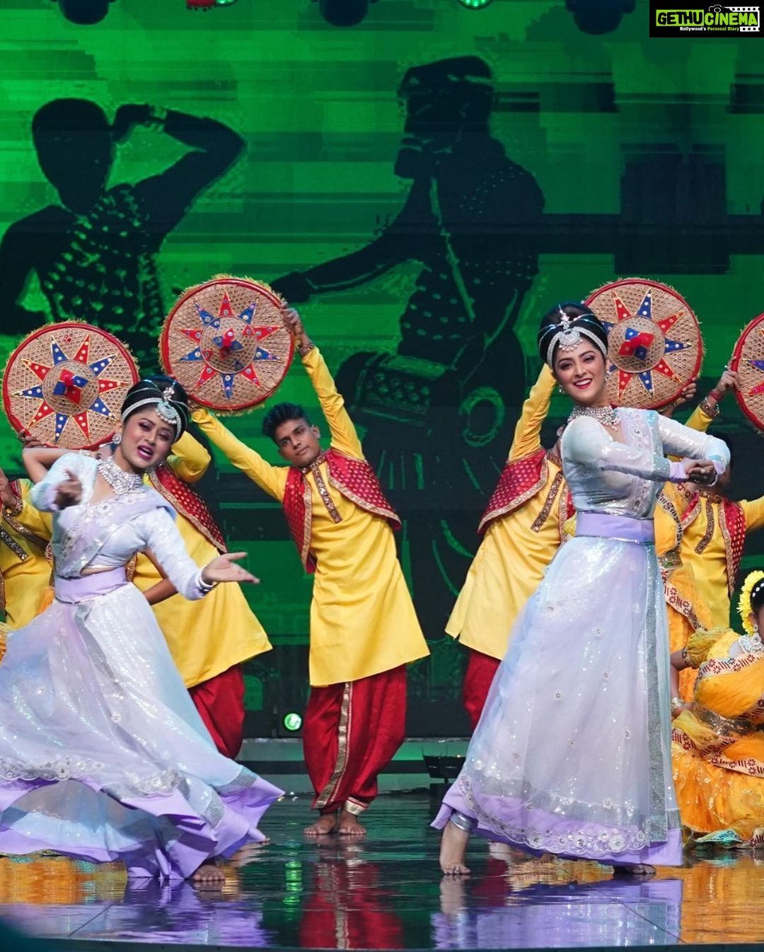 Shweta Bhattacharya Instagram - Kemon laglo kalker performance ? #dance #mypassion #mylove #instagram #instagood #instadaily