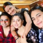 Shweta Bhattacharya Instagram – Family ❤️
#we 
#loveyouall 
#positivevibes 
#qualitytime 
#myhappiness 
#happyme 
#enjoyeverymoment 
#mylife 
#instagram 
#instagood 
#instadaily