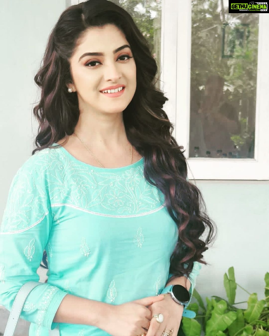 Shweta Bhattacharya Instagram - Yes,Iām smiling because god is always teaching me to be strong šš» #stronger #mylife #smiling #instagram #instagood #instadaily