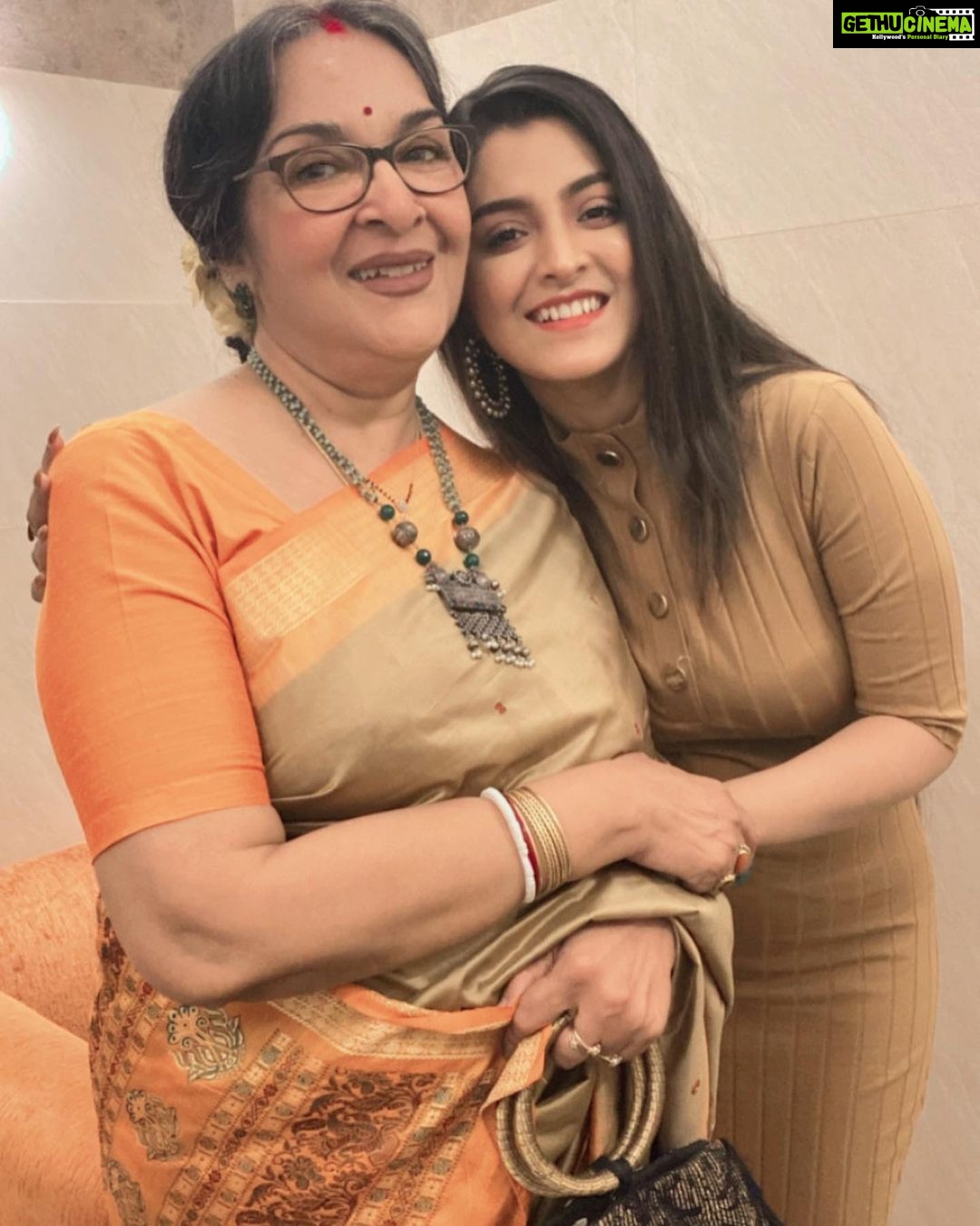 Shweta Bhattacharya Instagram - Projapoti 100 day’s celebration ❤️ #happyme #us #lovethem #positivevibes #projapoti🦋 #instagram #instagood #instadaily #instafashion #instawoman