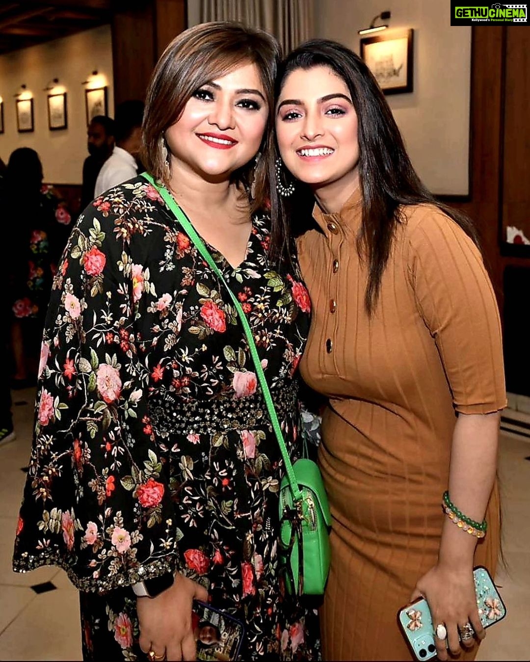 Shweta Bhattacharya Instagram - Projapoti 100 day’s celebration ❤️ #happyme #us #lovethem #positivevibes #projapoti🦋 #instagram #instagood #instadaily #instafashion #instawoman