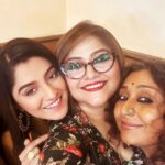 Shweta Bhattacharya Instagram – Projapoti 100 day’s celebration ❤️
#happyme 
#us 
#lovethem 
#positivevibes 
#projapoti🦋 
#instagram 
#instagood 
#instadaily 
#instafashion 
#instawoman