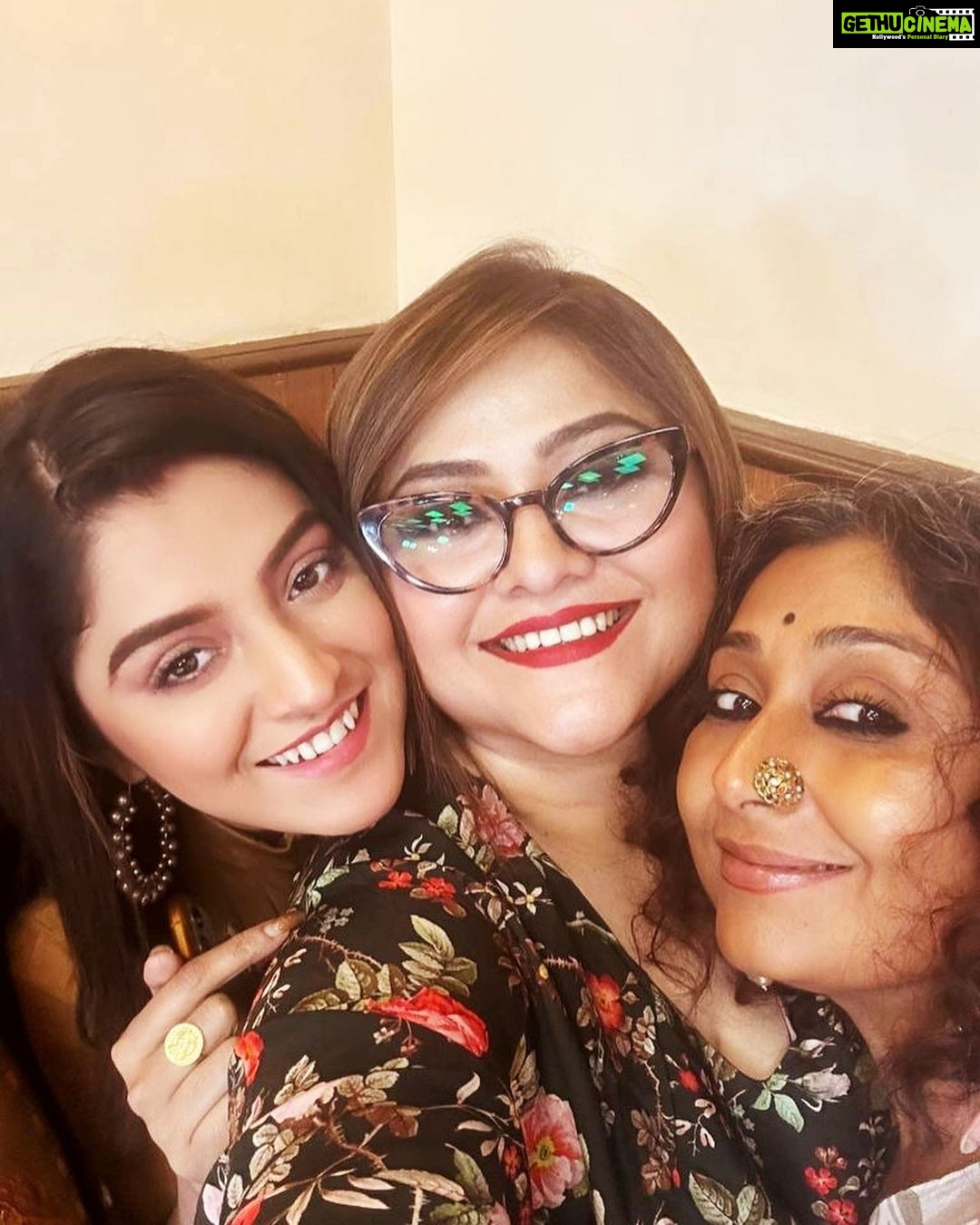 Shweta Bhattacharya Instagram - Projapoti 100 day’s celebration ❤️ #happyme #us #lovethem #positivevibes #projapoti🦋 #instagram #instagood #instadaily #instafashion #instawoman
