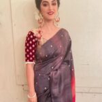 Shweta Bhattacharya Instagram – CONFIDENCE
Is classy.Wear it daily🤘🏻
#mylife 
#confidence 
#happyme 
#instagram 
#instafashion 
#instalike 
#instadaily 
#instawoman
Saree& jewellery :@rudra_saha_official