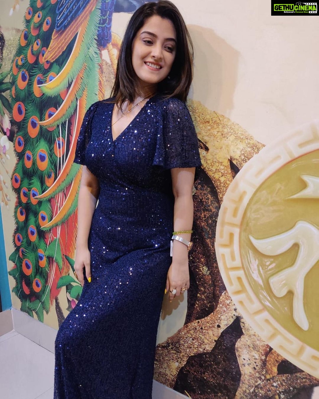 Shweta Bhattacharya Instagram - Birthday night er dress💃 1st one gifted by Maa & Baba 2nd one gifted by @rubel.official #lovethem #myworld #myhappyplace #instagram #instagood #instadaily