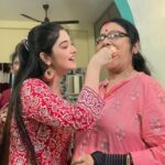 Shweta Bhattacharya Instagram - শুভ জন্মদিন মা ❤️তুমি খুব ভালো থাকো, সুস্থ থাকো আর আমার ছায়া সঙ্গী হয়ে থাকো সারাটা জীবন,,, তোমার হাসি মুখটা দেখার জন্য আমি সব করতে পারি... শুধু একটাই কথা বলবো, আমাকে ছেড়ে কখনো যেও না মা,,, তুমি ছাড়া যে আমার কোনো অস্তিত্ব নেই,,, কথা দিলাম খুব ভালো রাখবো তোমায়,,,, LOVE YOU SO MUCH MAA❤️❤️🎂🎂🍫🍫🍦🍦🍰🍰🧁🧁 #mylife #maa #happybirthday #loveyou #instagram #instagood