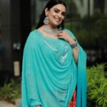 Shweta Menon Instagram - 🪔 Wishing you all a very happy and safe Diwali 🪔 Stylist : @tharunya_vk Wardrobe: @denairaboutique Earings: @kaya_online_ MUA : @abilashchickumakeupartist Shots : @paper_plane_wedding #happydiwali #shubhdiwali #diwalivibes