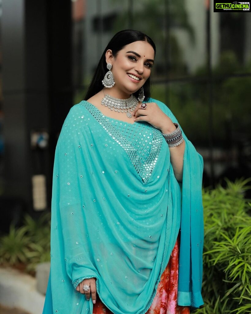 Shweta Menon Instagram - 🪔 Wishing you all a very happy and safe Diwali 🪔 Stylist : @tharunya_vk Wardrobe: @denairaboutique Earings: @kaya_online_ MUA : @abilashchickumakeupartist Shots : @paper_plane_wedding #happydiwali #shubhdiwali #diwalivibes