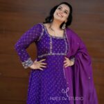 Shweta Menon Instagram – @shwetha_menon Stuns in our exquisite Georgette Anarkali! The violet beauty is a testament to timeless style and intricate hand embroidery.
.
.
.
.
#shwethamenon #anarkali #partwear #embroidery #chickenkari #kerala #kochi #boutique #kochiboutique #royalattire Vallathol Junction