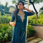 Shweta Tiwari Instagram - Navratri vibes🙏 Outfit @sushilascreation Jewellery @rubans.in Styled by @stylingbyvictor @sohail__mughal___