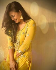 Shweta Tiwari Instagram - Panchami🙏🙏🙏. 

Outfit @ranasjaipur X @entertainmenttleo9
Style by @stylingbyvictor @sohail__mughal___
Assisted by @styleby_antara
Earrings @aurumdestinationjewels
