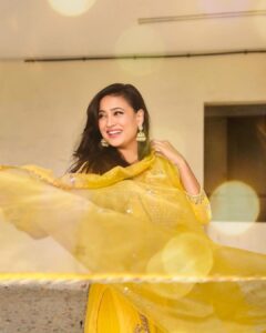 Shweta Tiwari Instagram - Panchami🙏🙏🙏. 

Outfit @ranasjaipur X @entertainmenttleo9
Style by @stylingbyvictor @sohail__mughal___
Assisted by @styleby_antara
Earrings @aurumdestinationjewels