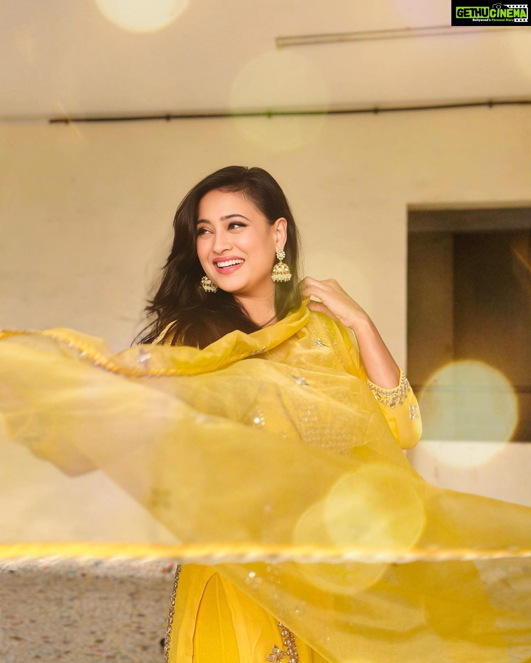 Shweta Tiwari - 1.2 Million Likes - Panchamiššš.
Outfit @ranasjaipur X @entertainmenttleo9
Style by @stylingbyvictor @sohail__mughal___
Assisted by @styleby_antara
Earrings @aurumdestinationjewels