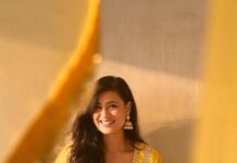 Shweta Tiwari Instagram - Panchami🙏🙏🙏. Outfit @ranasjaipur X @entertainmenttleo9 Style by @stylingbyvictor @sohail__mughal___ Assisted by @styleby_antara Earrings @aurumdestinationjewels
