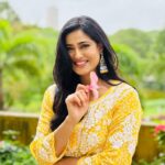 Shweta Tiwari Instagram - 🌼 Outfit @chikankari_bazaar Earrings @rubans.in @stylingbyvictor @sohail__mughal___
