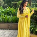 Shweta Tiwari Instagram - Diwali glow up ☀️ @ahiclothing @anthajewels @stylingbyvictor @sohail__mughal___