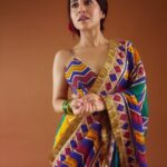 Shweta Tripathi Instagram – सारी में प्यारी✨

Wearing @toraniofficial @quirksmithjewelry
📸 @kopp_foto 
Styled by @purplerhapsody 
Beauty & mane @krisann.figueiredo.mua 
Style team @monica_nim