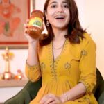 Shweta Tripathi Instagram – Diwali ka tyohaar hai, jo mann kare, vo bana lo.
@mothers_recipe ke saath, swaad ke diye jala lo.
Manao #TyohaarApneAndaazMein 🪔✨