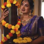 Shwetha Srivatsav Instagram - ದೀಪಾವಳಿ ಹಬ್ಬದ ಈ ದಿನದಲ್ಲಿ, ಹೃದಯದಲ್ಲಿ ಉಜ್ವಲತೆ ಮತ್ತು ಆನಂದವಿರಲಿ. ದೀಪಾವಳಿ ಹಬ್ಬದ ಶುಭಾಶಯಗಳು! @ashmitha.srivatsav MAU : @makeover_by_surabhi (thank you all 🤗) Photography: @vishnu_vcaptures Beautiful saree and Ashmitha’s outfit: @sankalpa_angadi Stitching: @chandana_soulcouture Jewellery: @velvetboxby
