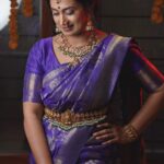Shwetha Srivatsav Instagram - ದೀಪಾವಳಿ ಹಬ್ಬದ ಈ ದಿನದಲ್ಲಿ, ಹೃದಯದಲ್ಲಿ ಉಜ್ವಲತೆ ಮತ್ತು ಆನಂದವಿರಲಿ. ದೀಪಾವಳಿ ಹಬ್ಬದ ಶುಭಾಶಯಗಳು! @ashmitha.srivatsav MAU : @makeover_by_surabhi (thank you all 🤗) Photography: @vishnu_vcaptures Beautiful saree and Ashmitha’s outfit: @sankalpa_angadi Stitching: @chandana_soulcouture Jewellery: @velvetboxby