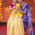 Shwetha Srivatsav Instagram - ದೀಪಾವಳಿ ಹಬ್ಬದ ಈ ದಿನದಲ್ಲಿ, ಹೃದಯದಲ್ಲಿ ಉಜ್ವಲತೆ ಮತ್ತು ಆನಂದವಿರಲಿ. ದೀಪಾವಳಿ ಹಬ್ಬದ ಶುಭಾಶಯಗಳು! @ashmitha.srivatsav MAU : @makeover_by_surabhi (thank you all 🤗) Photography: @vishnu_vcaptures Beautiful saree and Ashmitha’s outfit: @sankalpa_angadi Stitching: @chandana_soulcouture Jewellery: @velvetboxby