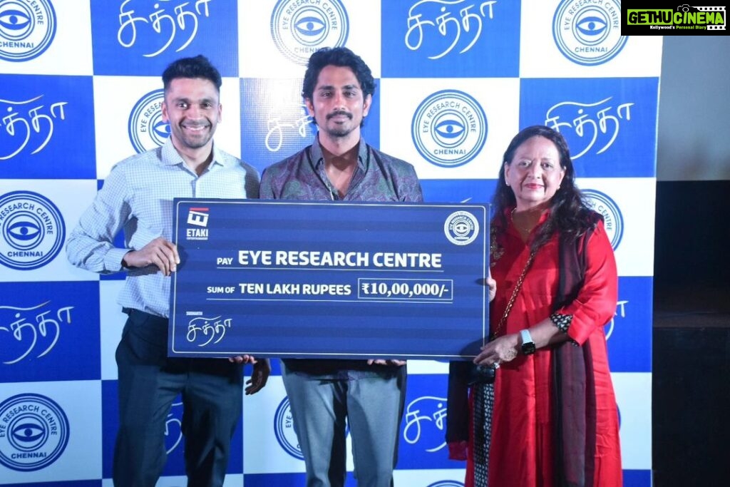 Siddharth Instagram - CHITHHA x Eye Research Center What an amazing evening. We had a special Charity Premiere for CHITHHA last evening at PVR. Proud to aid this amazing NGO in helping cure corneal blindness by performing over 40,000 free operations for the underprivileged. Do look then up and do your bit . Every donation counts. Etaki Entertainment will continue to partner with philanthropists and NGOs for future films as well. A purpose oriented Premiere to raise money is the least we can do and we are happy to say the results have been overwhelming. Thank you @drasheye For your commitment and your enthusiasm. Team CHITHHA is proud to stand with Eye Research Center for this noble cause. God bless all our doctors for their passion and service. #CHITHHA In Cinemas from today. Hope you all love it. ❤️