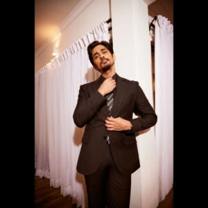 Siddharth Instagram - Opening Night 🌟

MAMI kicked off grand... You caught the amazing film selection i hope. 🙌🏽

Styled by @ekalakhani

Outfit - @themaroonsuit
Tie - @thetiehub

Shoes - @dolcegabbana
Watch - @panerai

📸 -  @nupuragarwal__

Styling assistants - @team___e @mayuri_srivastava