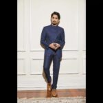 Siddharth Instagram - #STANDUP @lorealparis @lorealindia Outfit- @karrtikd Shoes- @ferragamo ⌚- @rolex Stylist - @ekalakhani Hmu-@eltonjfernandez 📸 @trishasarang Gateway of India ,Mumbai