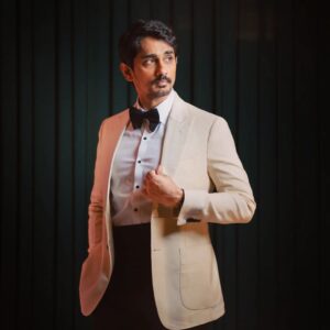 Siddharth Instagram - Bespoke.❤️

Fitted by @osmanabdulrazak