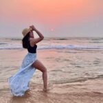 Siddhi Idnani Instagram - Caught the golden light ☀️