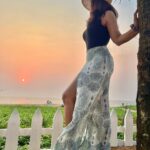 Siddhi Idnani Instagram - Manifesting a life full of beaches & pretty sunsets 💜🌊 📸- 🍍 Goa