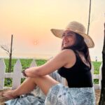 Siddhi Idnani Instagram - Manifesting a life full of beaches & pretty sunsets 💜🌊 📸- 🍍 Goa