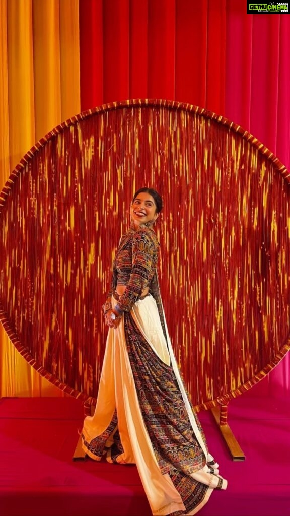 Siddhi Mahajankatti Instagram - • Experiencing the best of the best culture in India with the best !! ♥️• #viral #viralvideos #navaratri #garba #dance #trending #trendingreels #trend