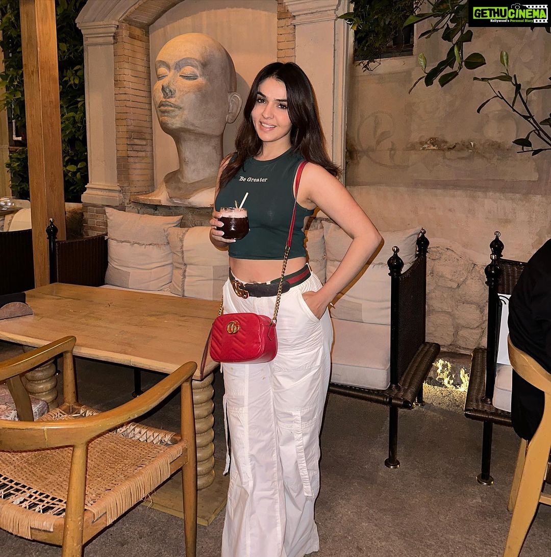 Sidhika Sharma Instagram - Be grateful 🌸 One8 Commune