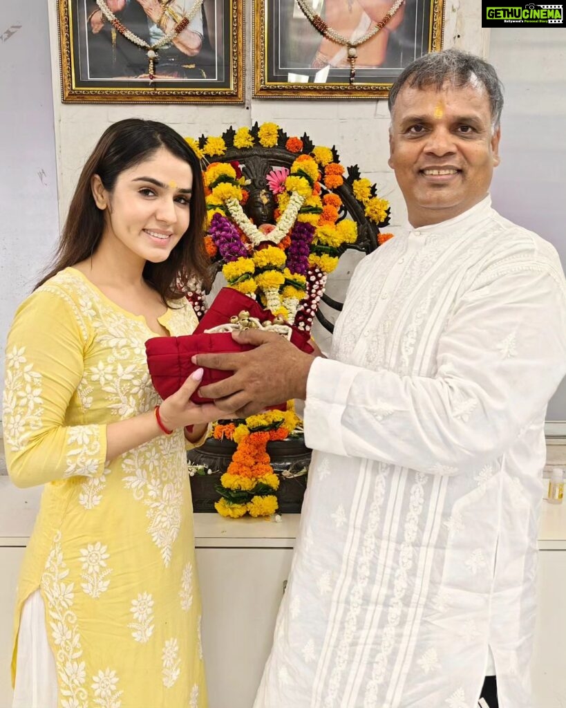 Sidhika Sharma Instagram - I am so glad to welcome @sidhikasharma a very talented and ambitious actress of the Hindi Film Industry to class. Your dedication towards learning and developing your craft is truly commendable. My blessings are always with you, keep shining🌟 Nateshwar Nritya Kala Mandir - Kathak Institute of Late Natraj Gopi Krishna