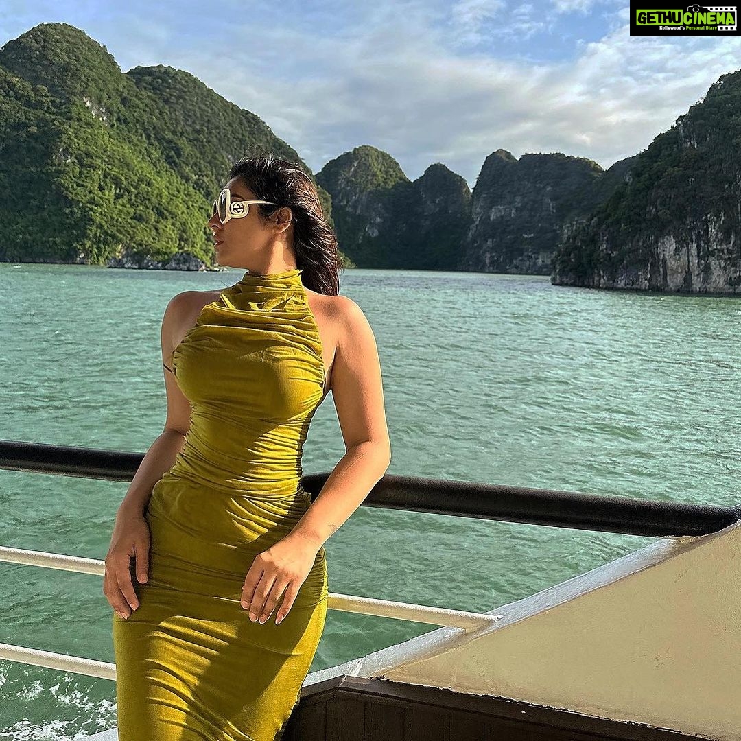 Sidhika Sharma Instagram - Sometimes ship happens π₯π«Άπβ€οΈπΈπ¦ Scarlet Pearl Cruises