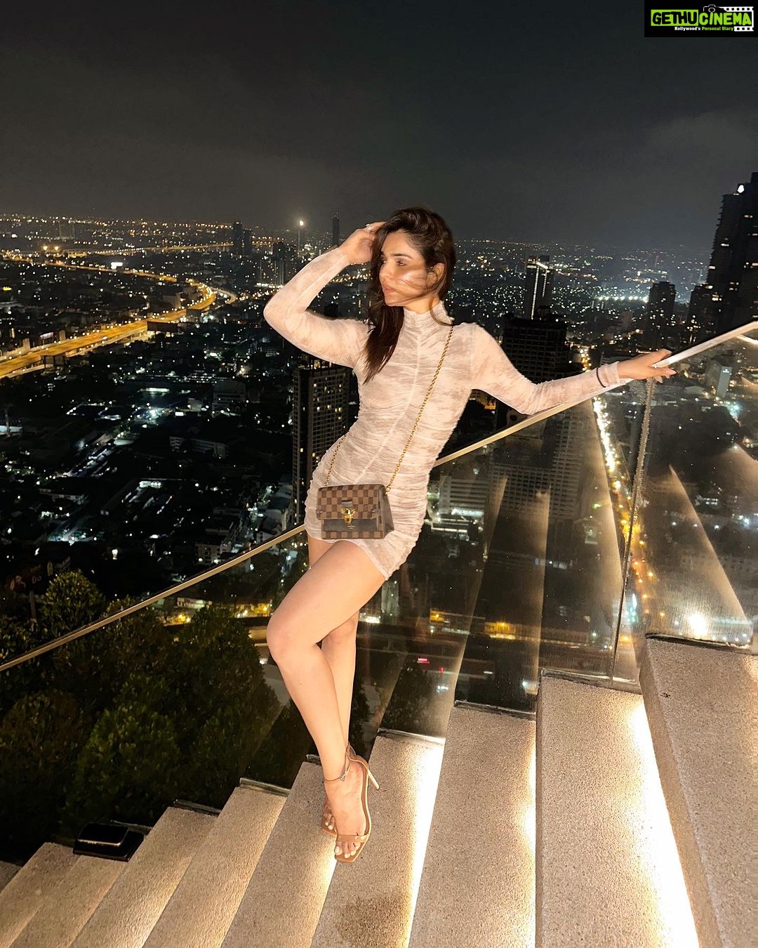 Sidhika Sharma Instagram - I was scrolling through my gallery and found these 😉 Vietnam,Hanoi
